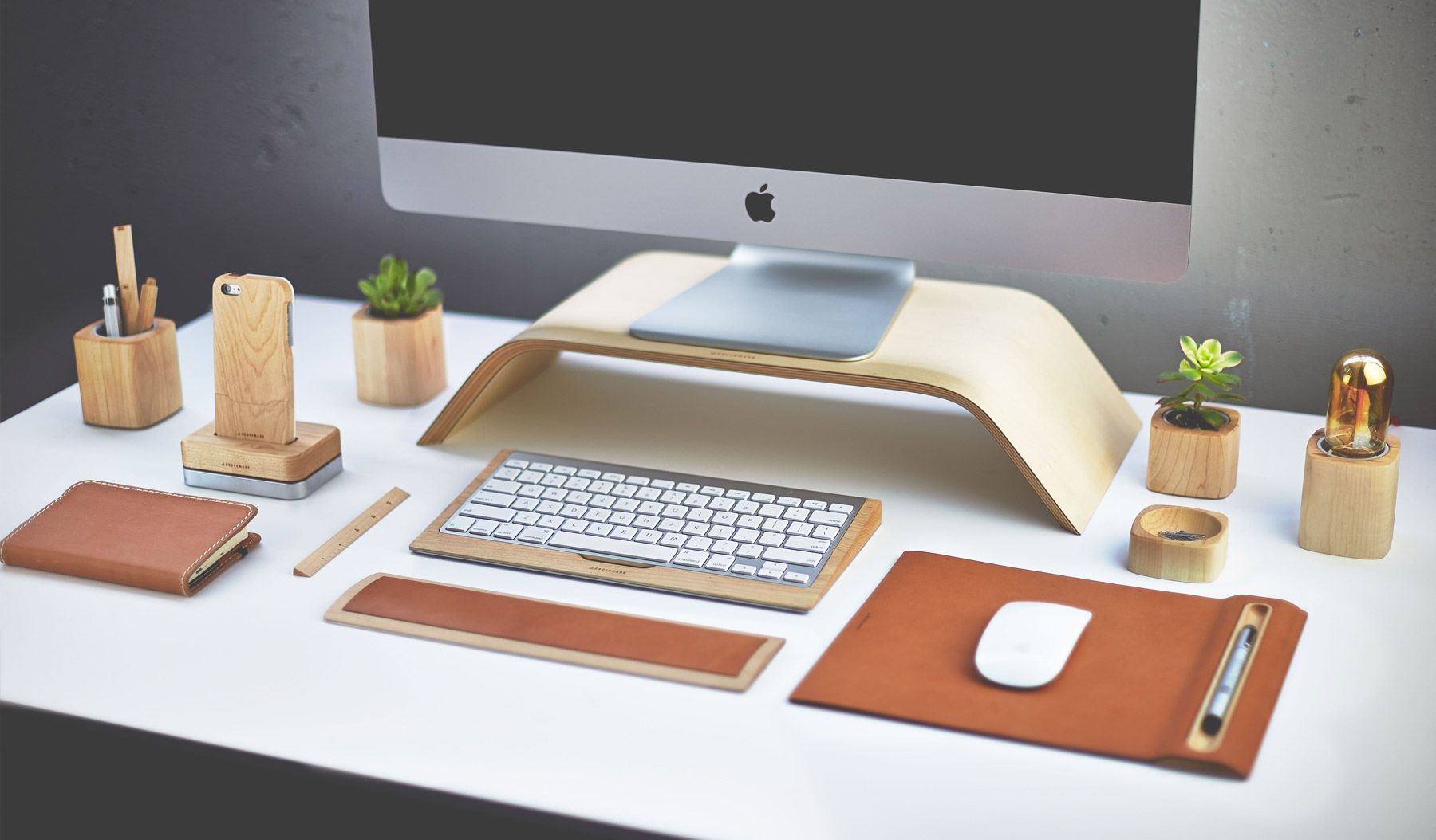 GROVEMADE DESK | Настольные аксессуары, Деревянный стол, Шикарный стол