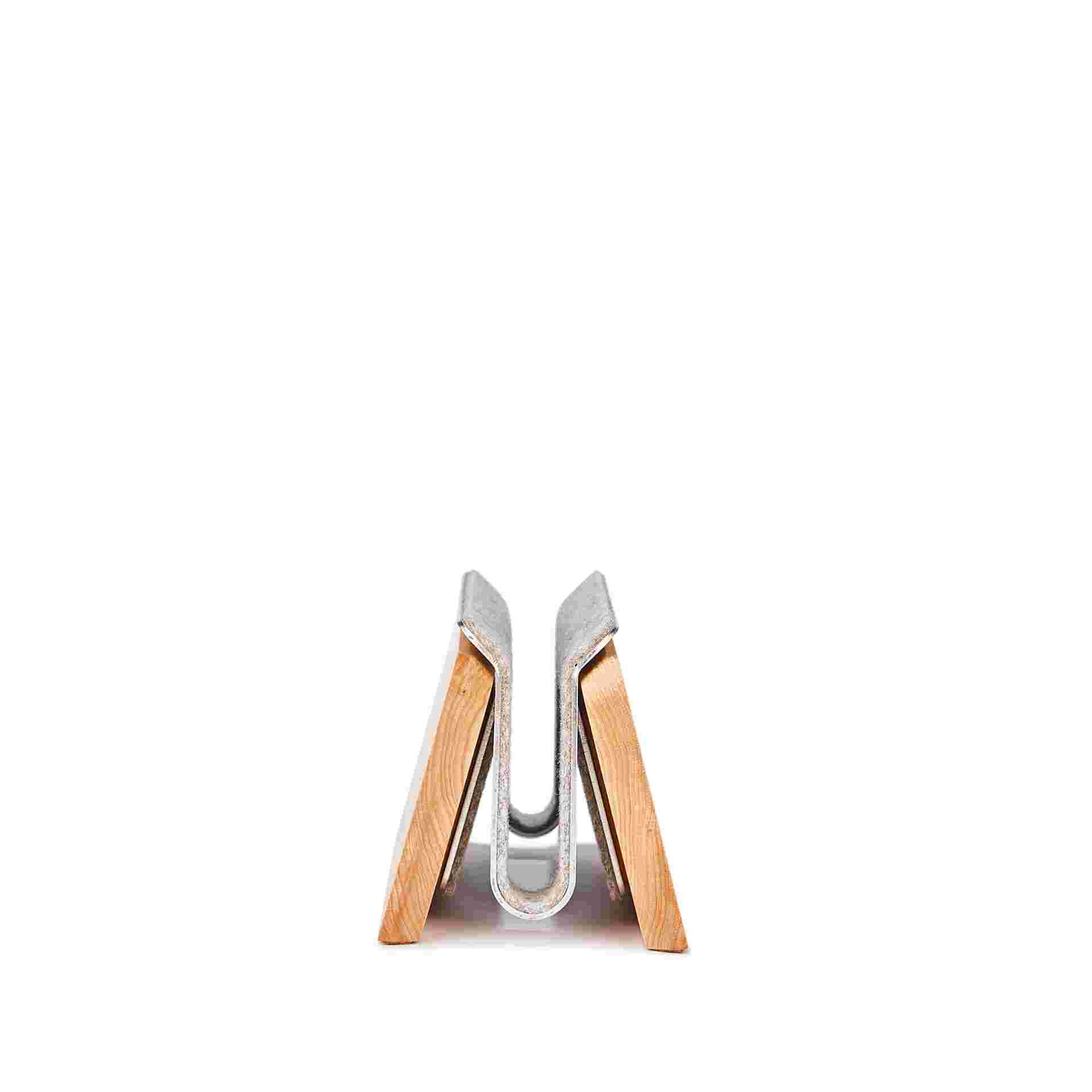 Profile of Maple MacBook Dock without laptop.