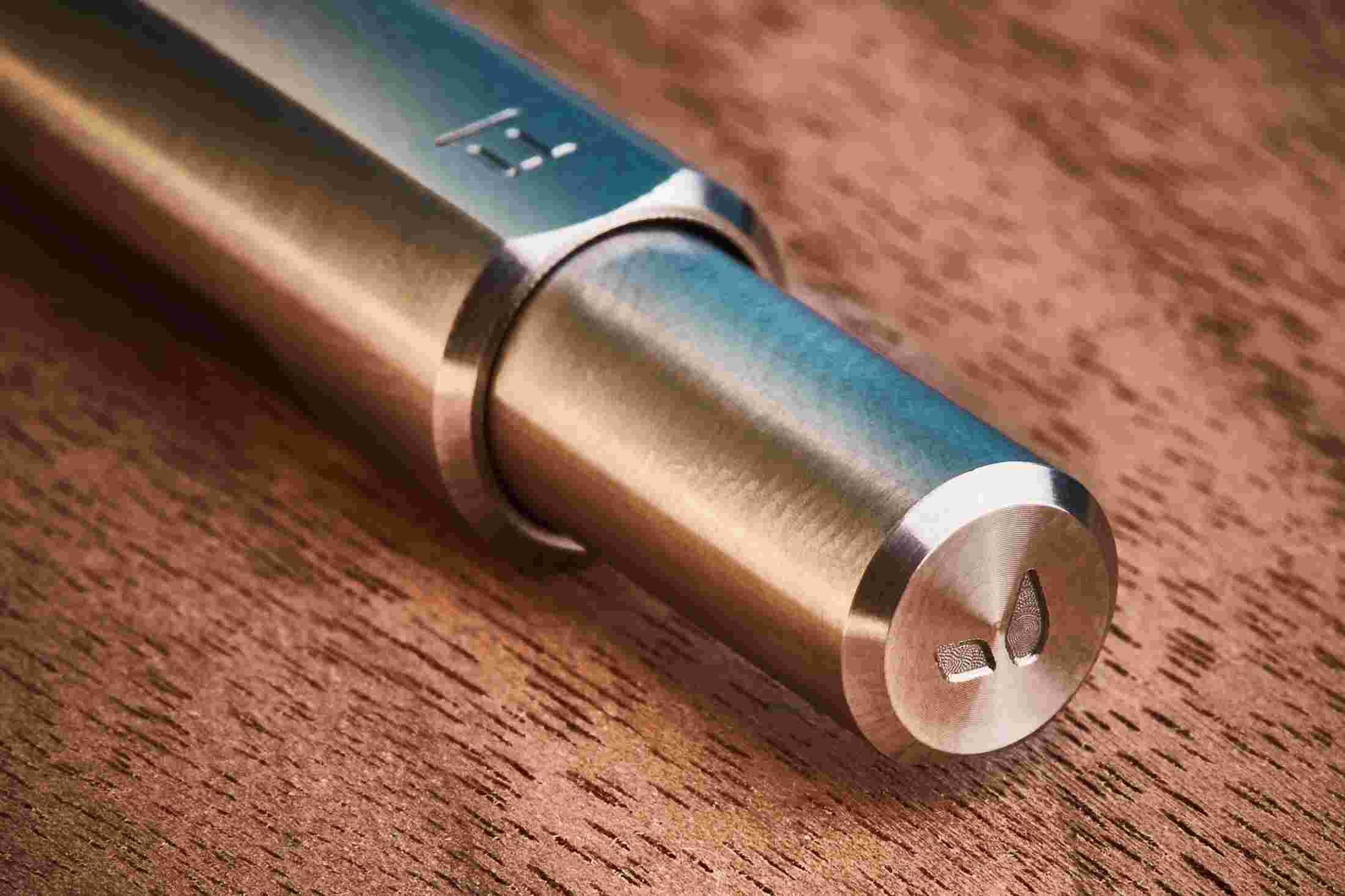 Close up detail of the twist on the top of the titanium pen.