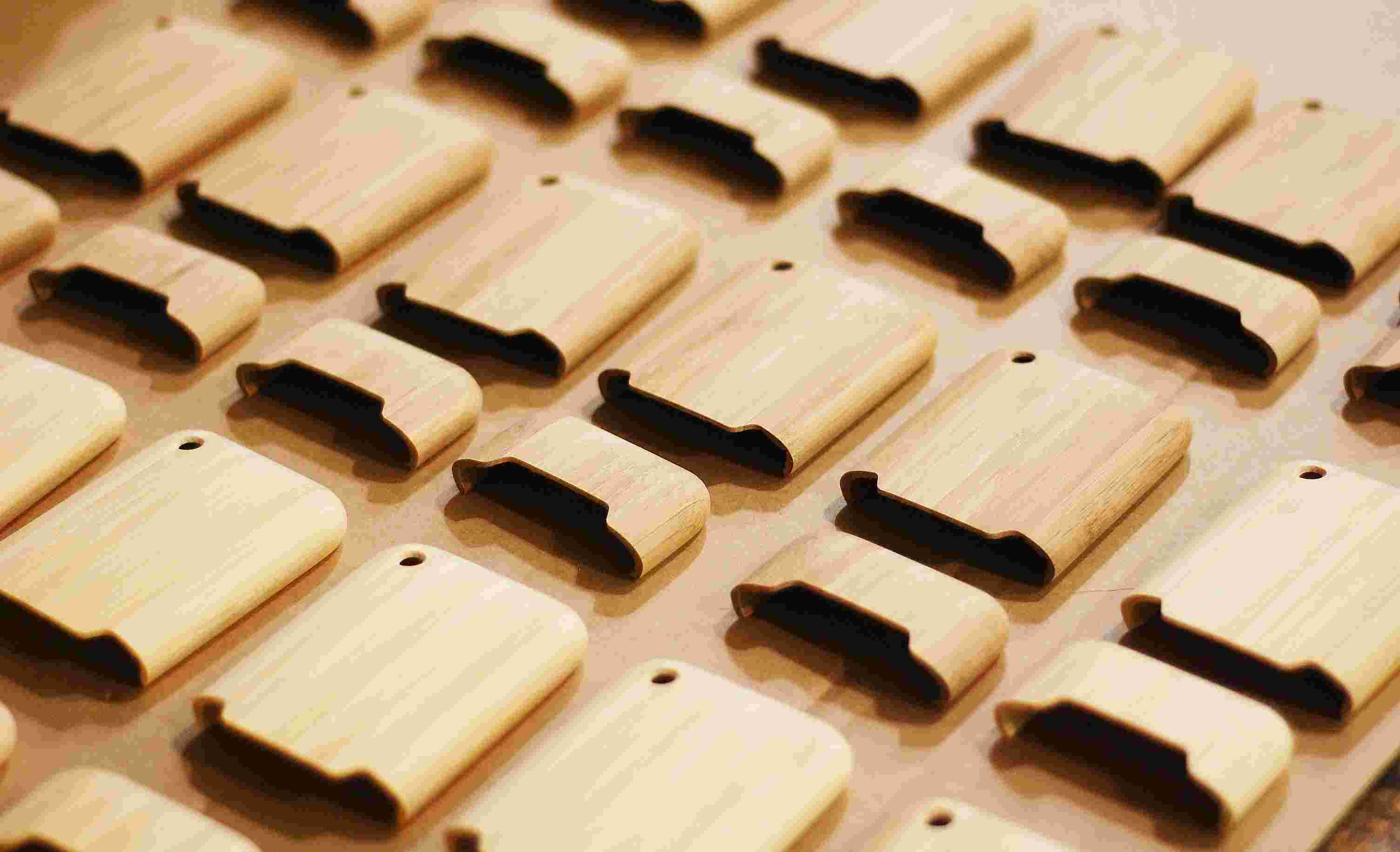 image of early wooden iphone 3GS cases