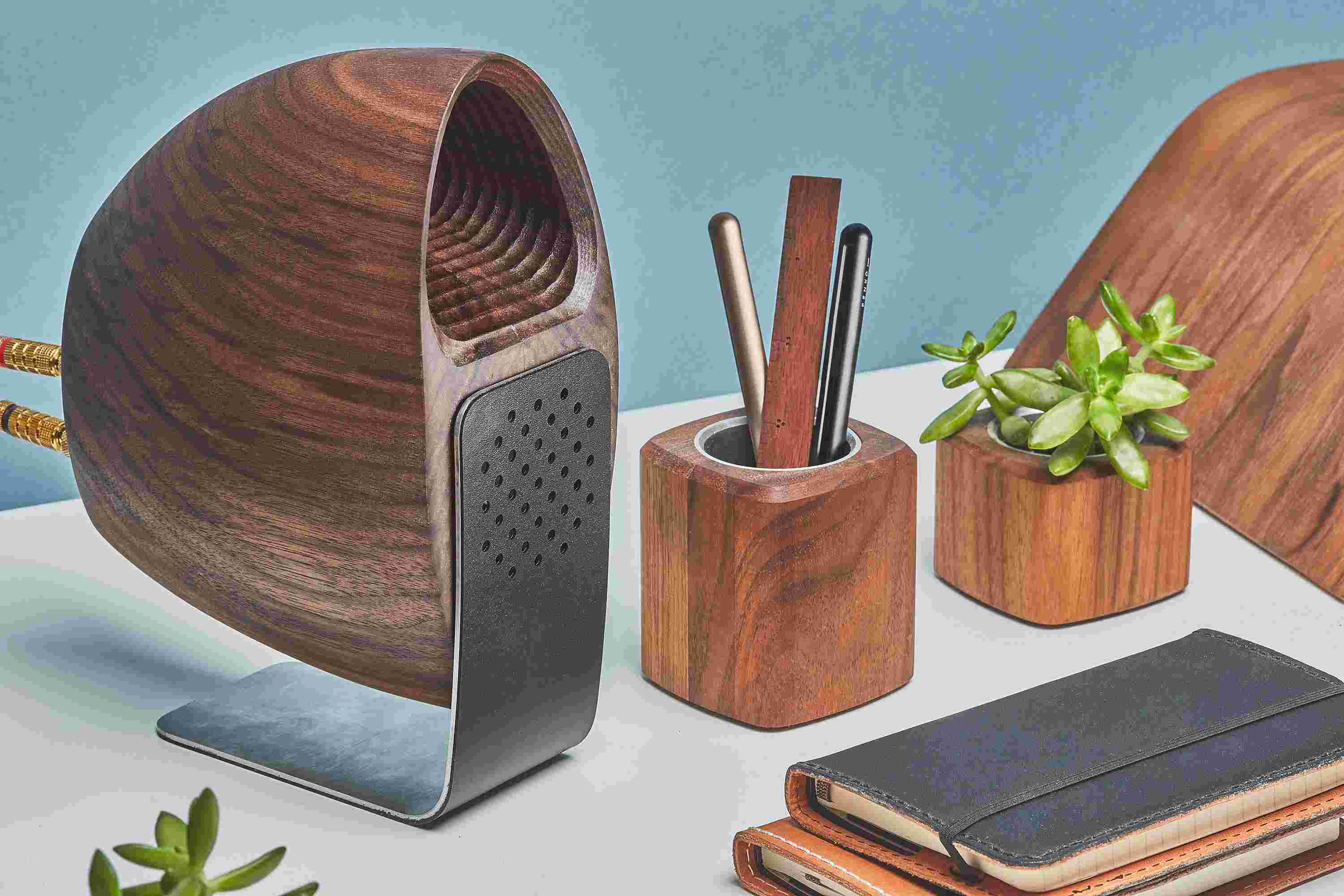 Front view of the seashell speaker design on the wooden desk speaker.