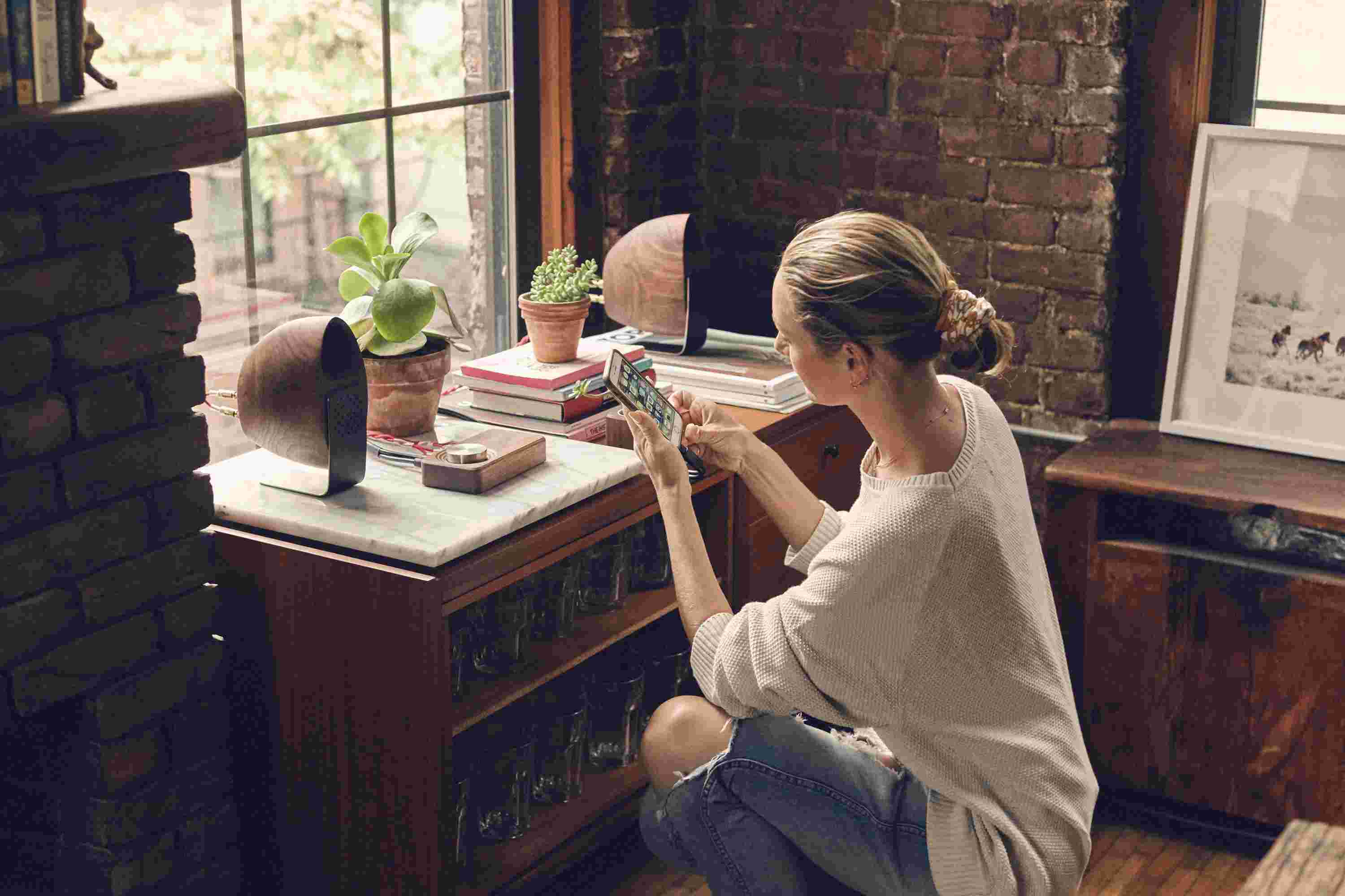 Detail of the maple wood speaker connected to a turntable system.